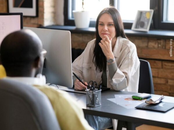 Escuta ativa é habilidade-chave nas relações e no trabalho